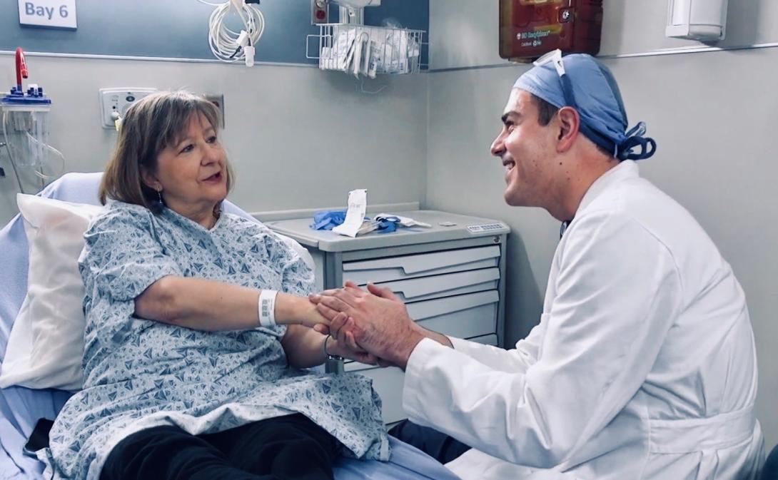 Alan Sag, MD, reassures Pam Kohl ahead of her cryoablation procedure 